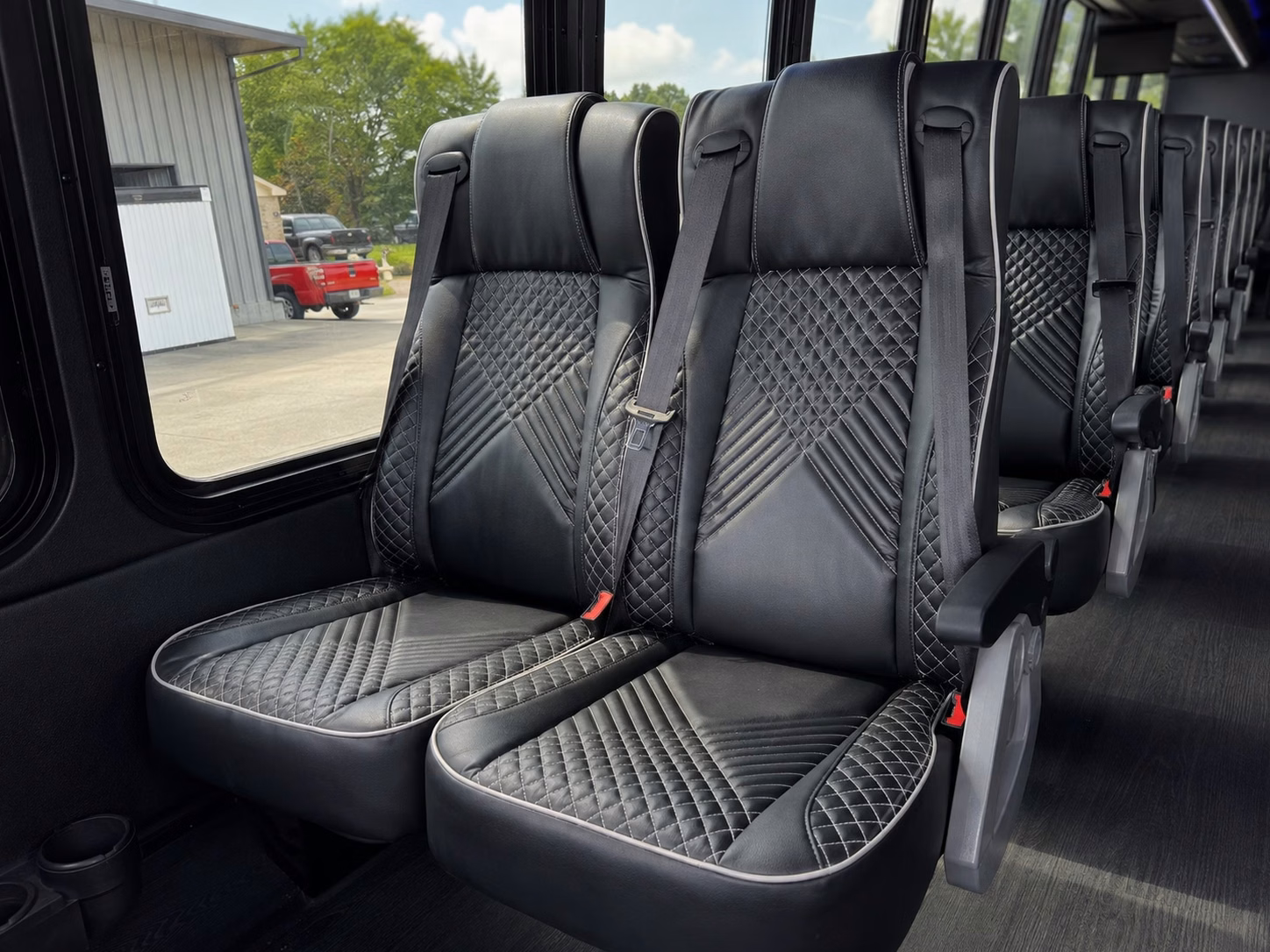 minibus rentals for smaller prom groups in pittsfield ma